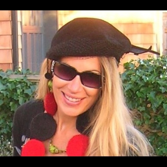 Meet your Posher, Jessica - Picture 2 of 2